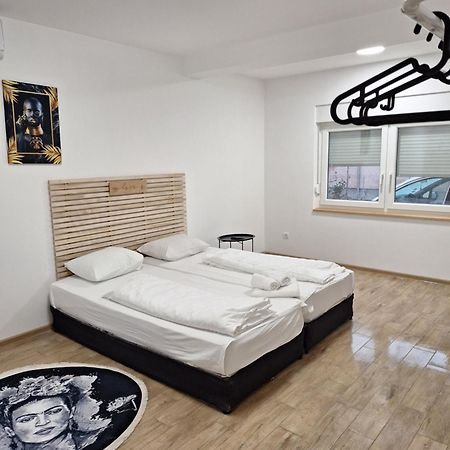 Expo Airport Otel Surčin Kültér fotó