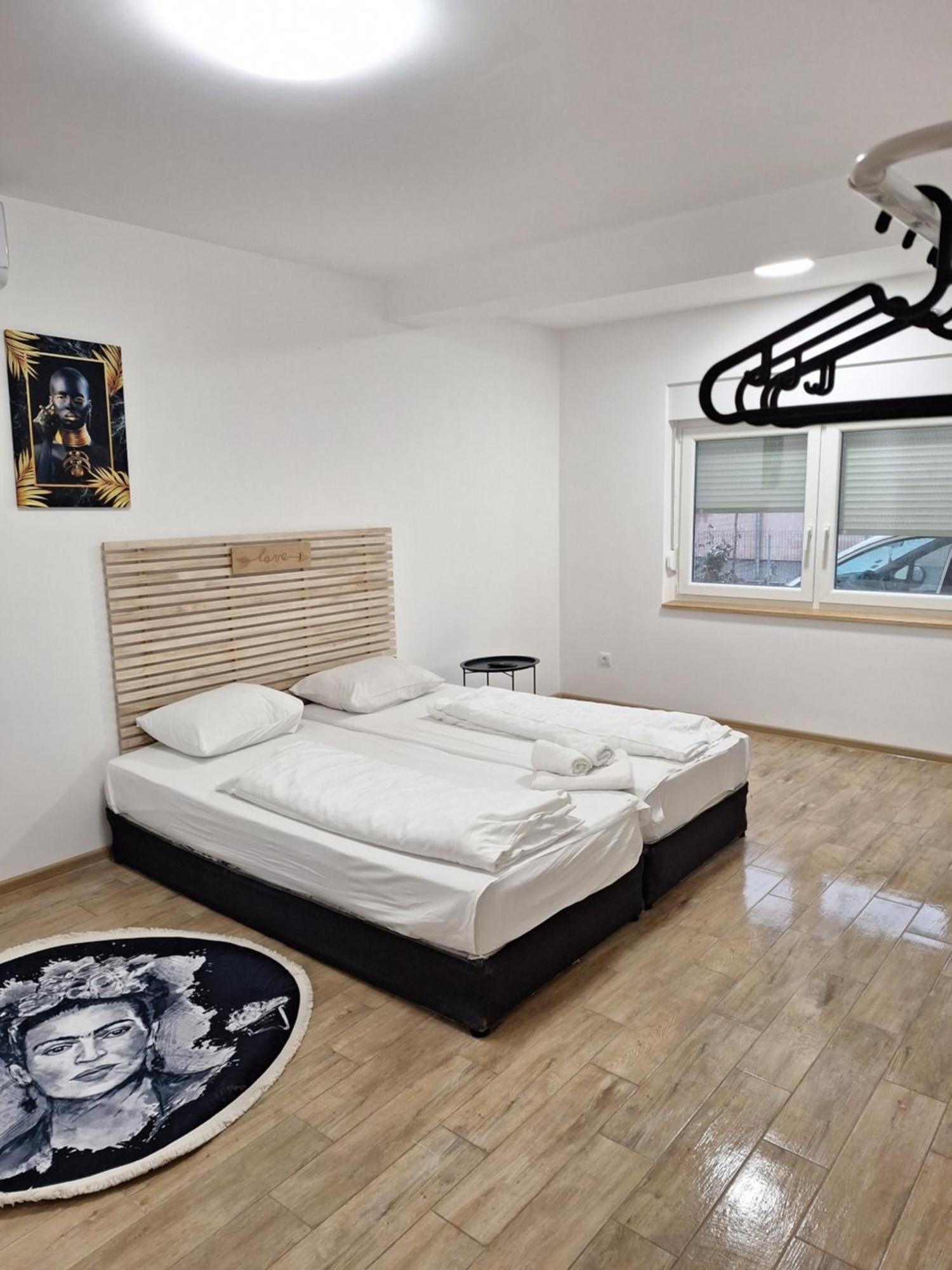 Expo Airport Otel Surčin Kültér fotó