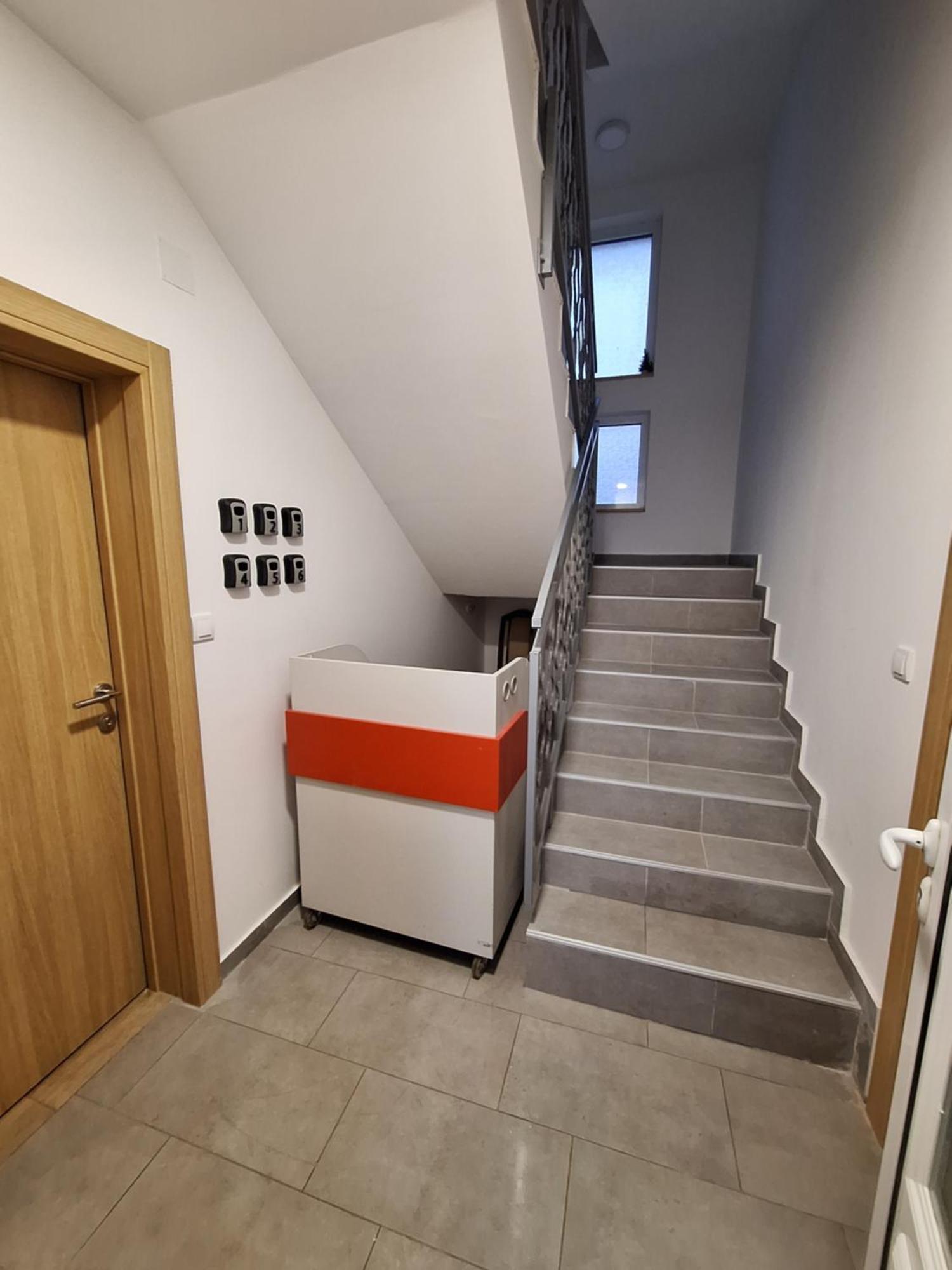 Expo Airport Otel Surčin Kültér fotó